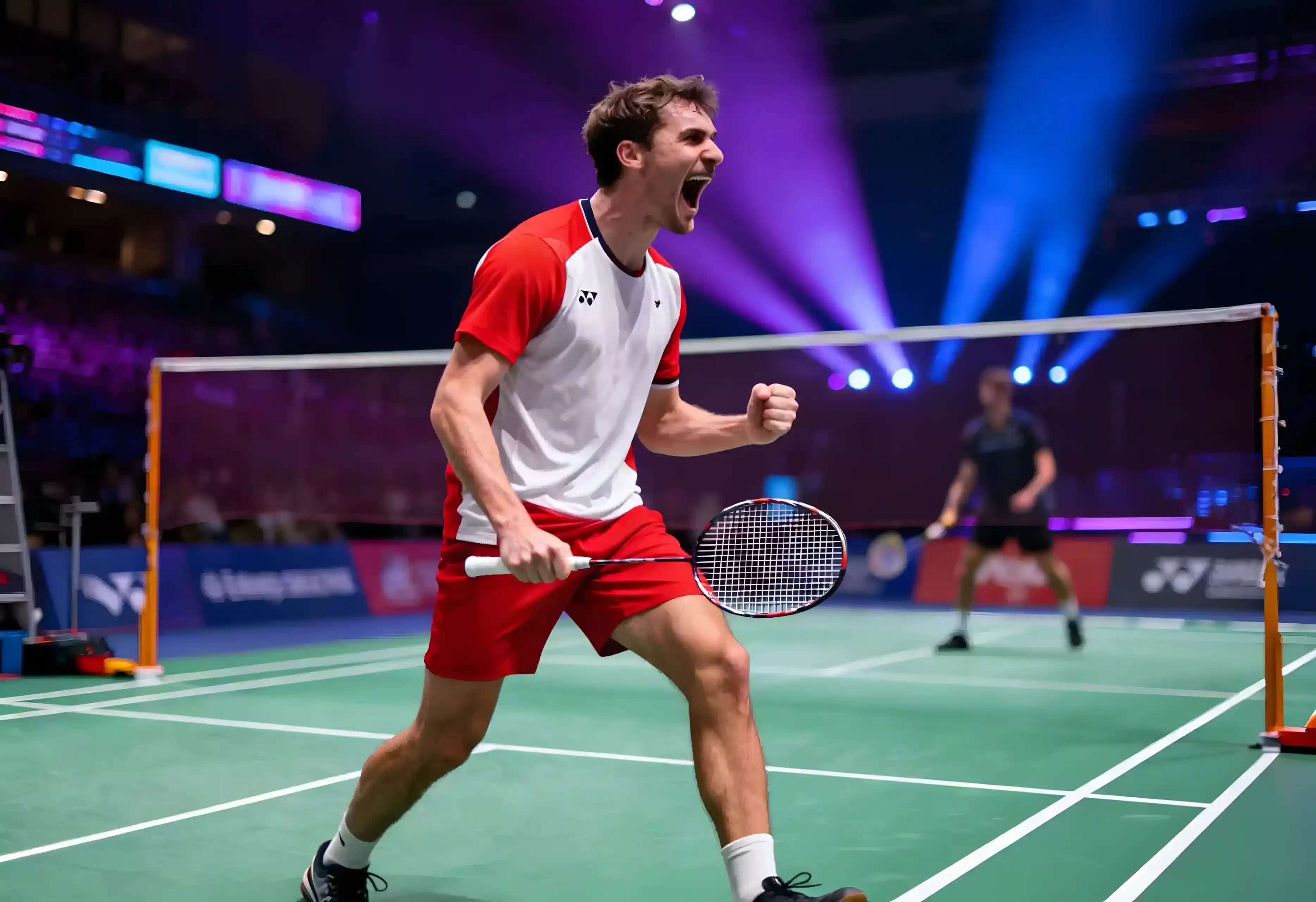 Badminton-Spieler feiert einen Punkt während eines intensiven Matches in einer Arena